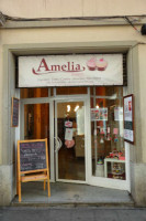 Amelia Bakery food