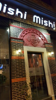 Japones Mishi Mishi outside