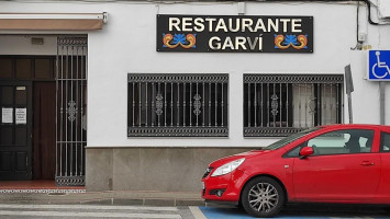 Garví outside