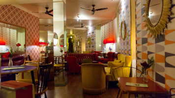 Lolina Vintage Cafe inside