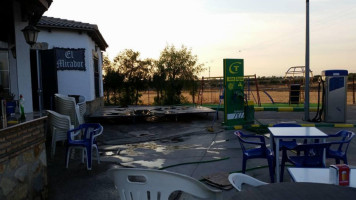 Cafeteria Restaurante El Mirador Bar Gasolinera inside