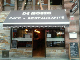 Cafe De Mouzo food