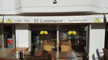 El Limonero Ibiza inside