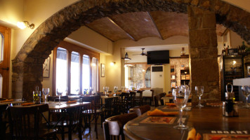 La Taverna De La Sal inside