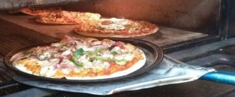 Dante's Pizza, Pasta And Ice Cream Parlour food