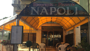 Pizzeria Napoli outside