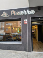 La Pizarra outside