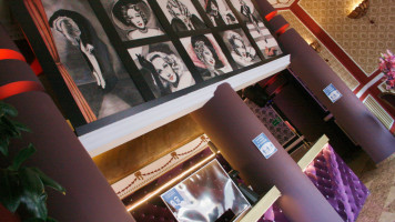 Sala Dietrich Show inside