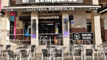 El Rompeolas food