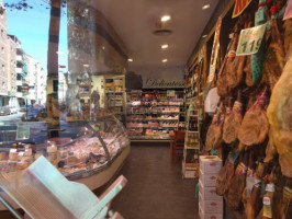 Xarcuteria Delicatessen Garciz outside