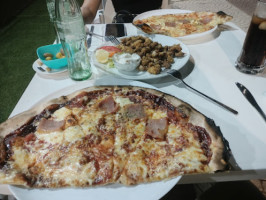 Anticapizza Daimus food
