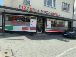 Pizzeria Mozzarella outside