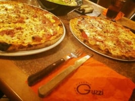 Pizzeria Guzzi Cullar food