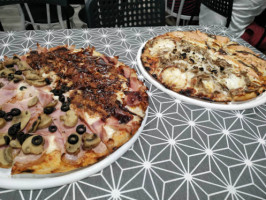 Pizzeria Dona Julia food