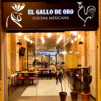 El Gallo De Oro inside