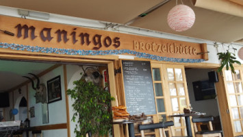 Maningos Bar Restaurante inside