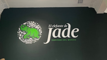 El Elefante De Jade inside