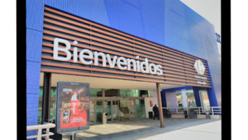 Centro Comercial Peñacastillo inside