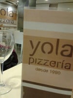 Pizzeria Yola food