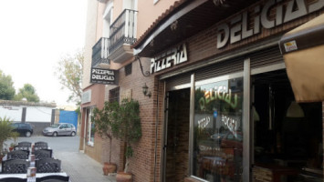 Pizzeria Delicias outside