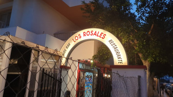 Los Rosales outside