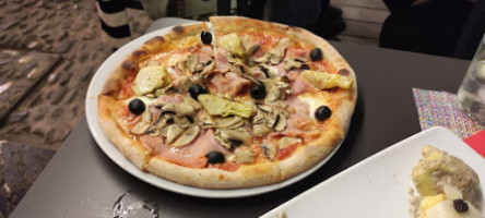 Pizzeria Italiana Vittoria food