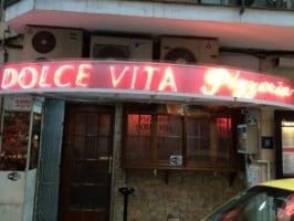 Dolce Vita outside