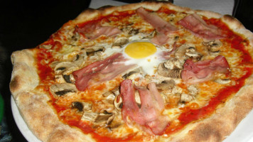 Fellini Pizzeria food