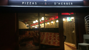 Las Pizzas D'herber Mollet outside