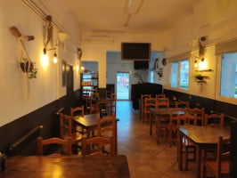 Cafeteria El Meson inside