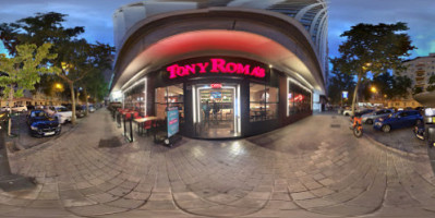 Tony Roma's Orense outside