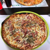 La Sardana Pizzeria food