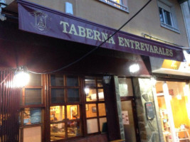 Taberna Entrevarales inside