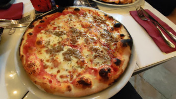 Pizzeria La Via Calafell food
