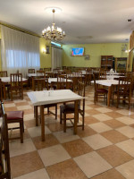 Hermanos Romero Restaurante inside