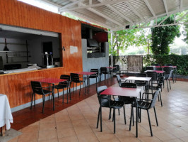 Bar Restaurante El Cruce inside