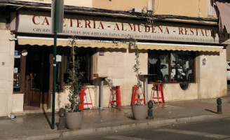 Cafeteria Almudena outside