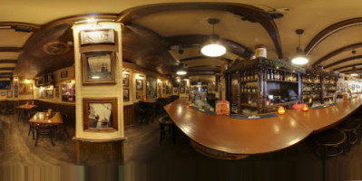 Taverna Cerveseria Amsterdam inside