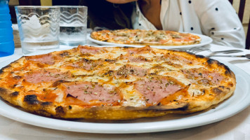 Pizzeria Pirandello food