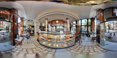 Café Lisboa inside