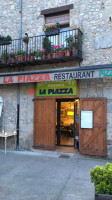 Pizzeria La Piazza food