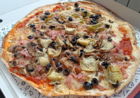 Home Pizza Castelldefels food