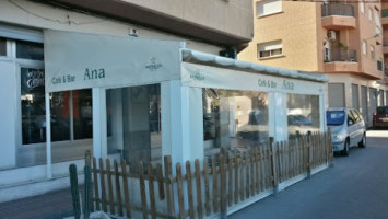 Café Y Ana outside