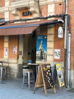 Pub Cuadros Cafe inside