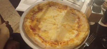 Ragazzi Pizzeria food