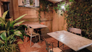 Kafe Botanika inside