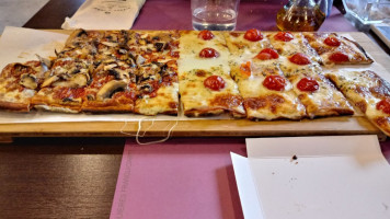 Las Pizzas D' Herber food