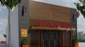 Tony Roma's Plaza Canovas outside