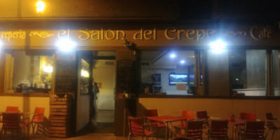 El Salon Del Crepe inside