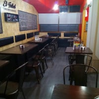 Cafeteria El Trebol inside